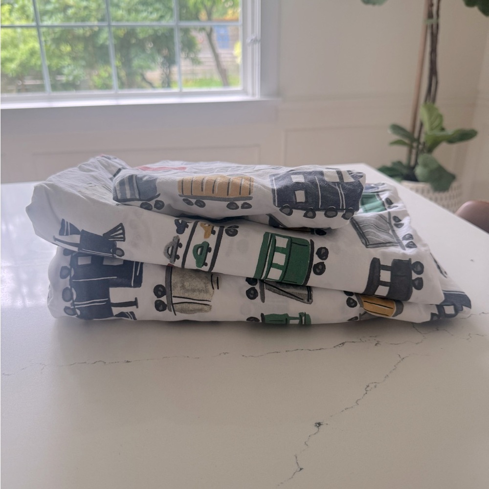 Pottery barn kids Train TWIN sheets set